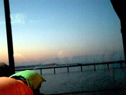 12Image-97_w.jpg(27117 byte)